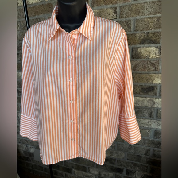 COS
Wide-Sleeve Cropped Shirt Size US 10 - Picture 8 of 10